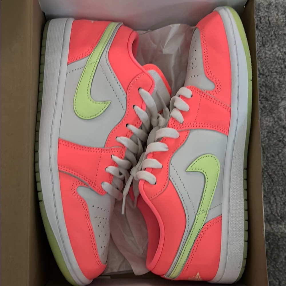 Air Jordan 1 low Lava Glow size 8 men’s 9.5 womens